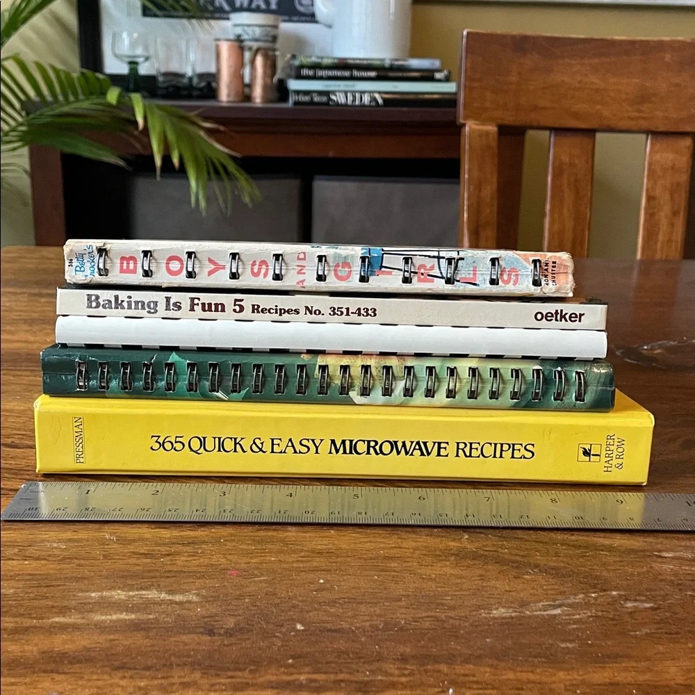5 Mixed Lot Vintage Cookbooks: Betty Crocker Oetker Eagle Lucky Luck Microwave